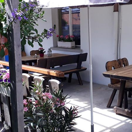 Uetendorf Hotel Restaurant Roessli מראה חיצוני תמונה