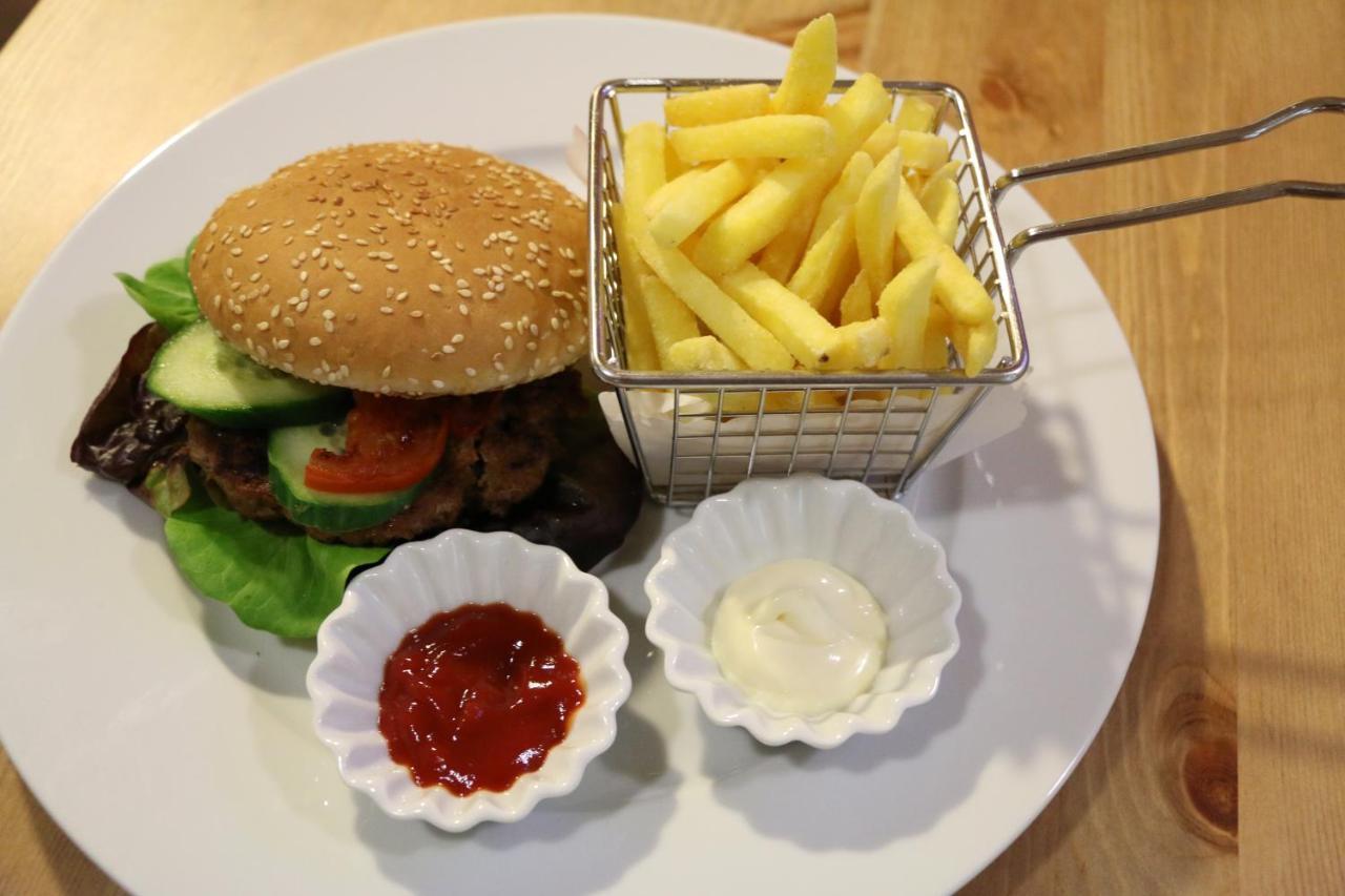 Uetendorf Hotel Restaurant Roessli מראה חיצוני תמונה