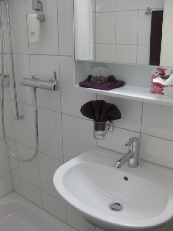 Uetendorf Hotel Restaurant Roessli חדר תמונה