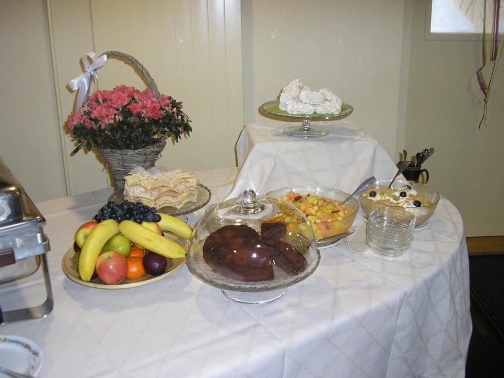 Uetendorf Hotel Restaurant Roessli מראה חיצוני תמונה
