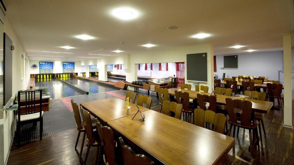 Uetendorf Hotel Restaurant Roessli מראה חיצוני תמונה