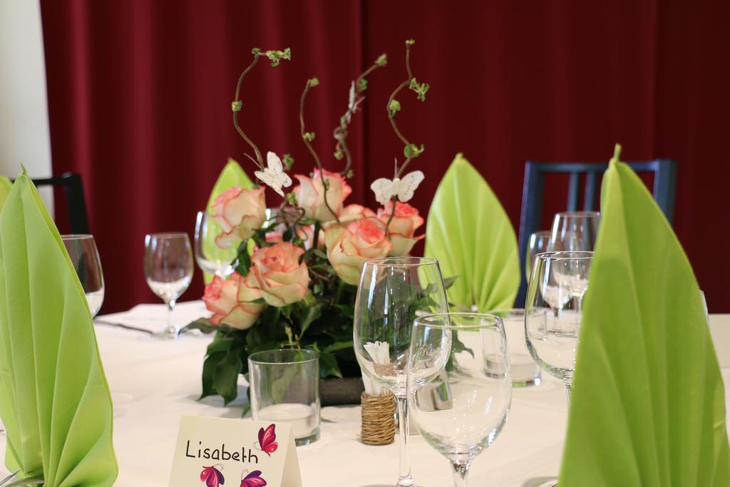 Uetendorf Hotel Restaurant Roessli מראה חיצוני תמונה