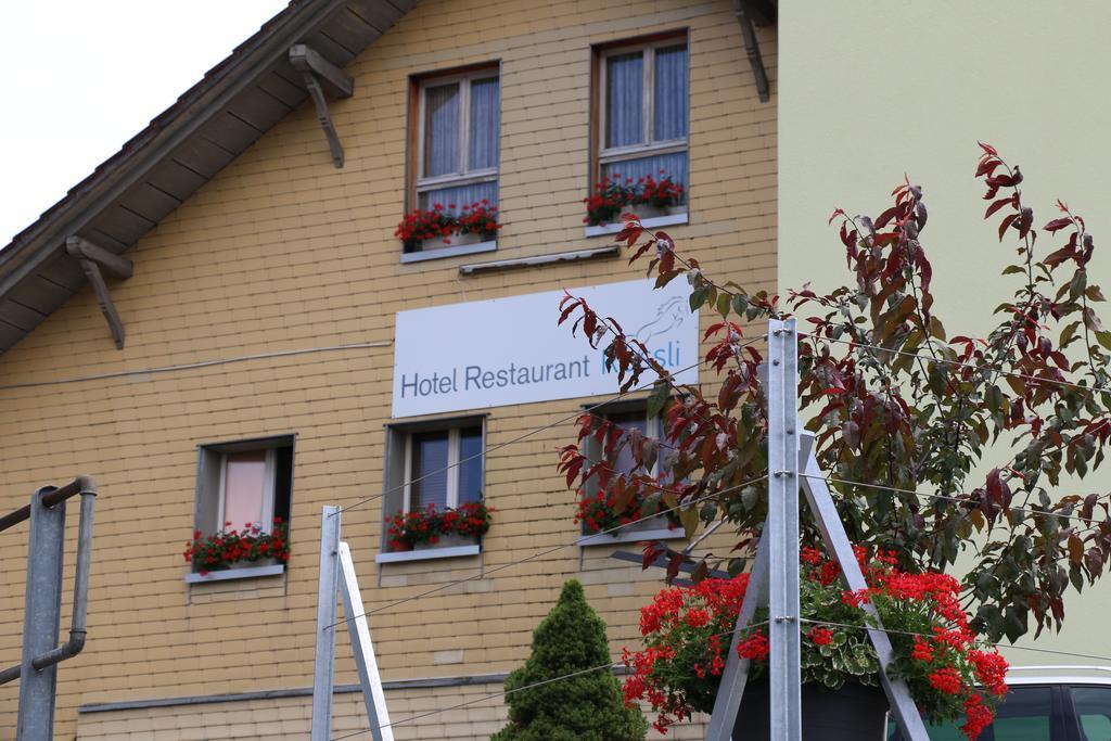 Uetendorf Hotel Restaurant Roessli מראה חיצוני תמונה