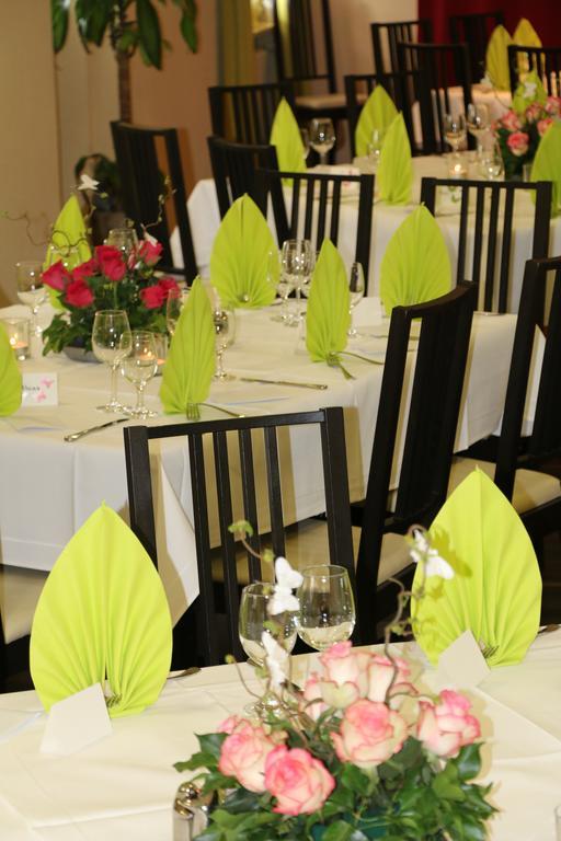 Uetendorf Hotel Restaurant Roessli מראה חיצוני תמונה