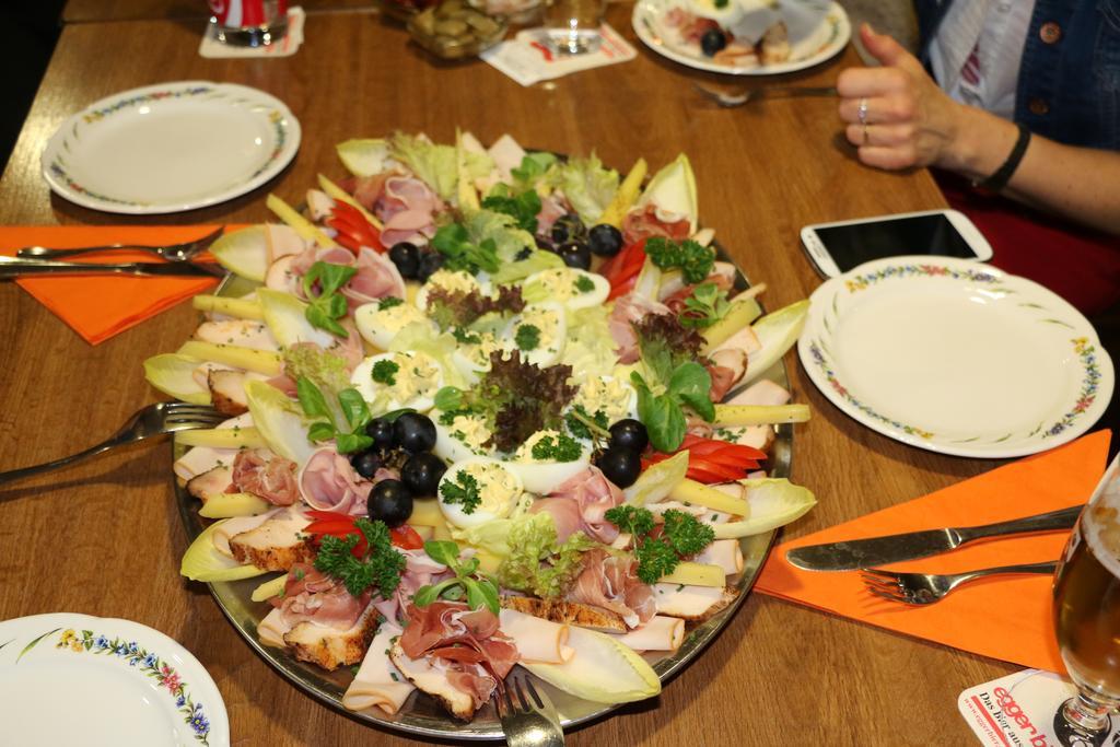 Uetendorf Hotel Restaurant Roessli מראה חיצוני תמונה